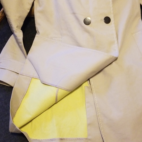 SOLD Tan trench coat - Picture 6 of 7